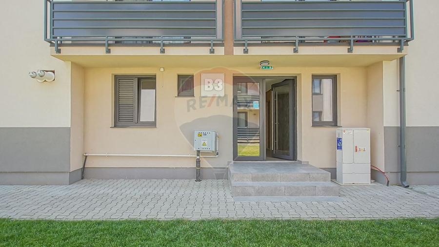 Apartament cu 3 camere decomandat, mobilat în Tractorul