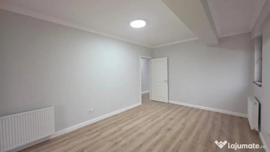 Apartament cu 3 camere semidecomandat în Dămăroaia