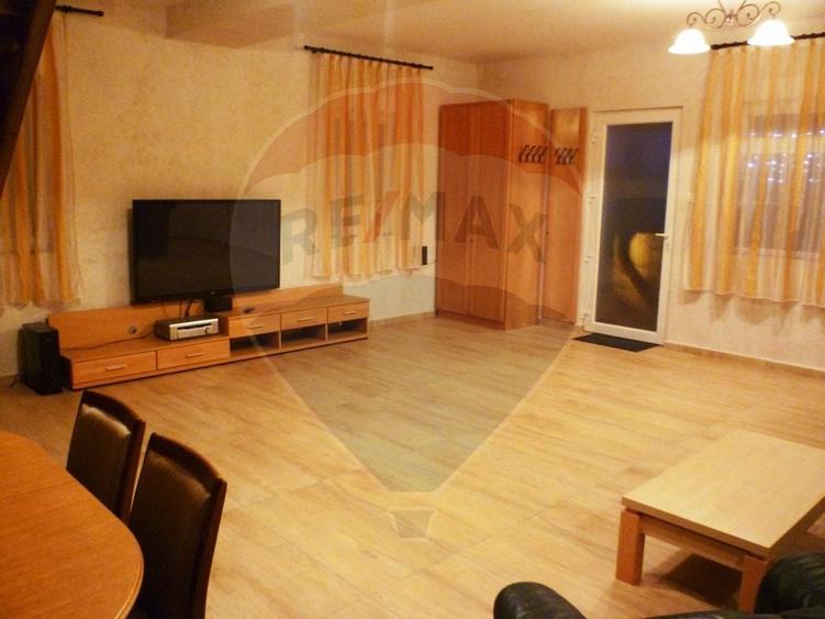 Casă cu 3 camere cu Teren 300 Mp în Subcetate