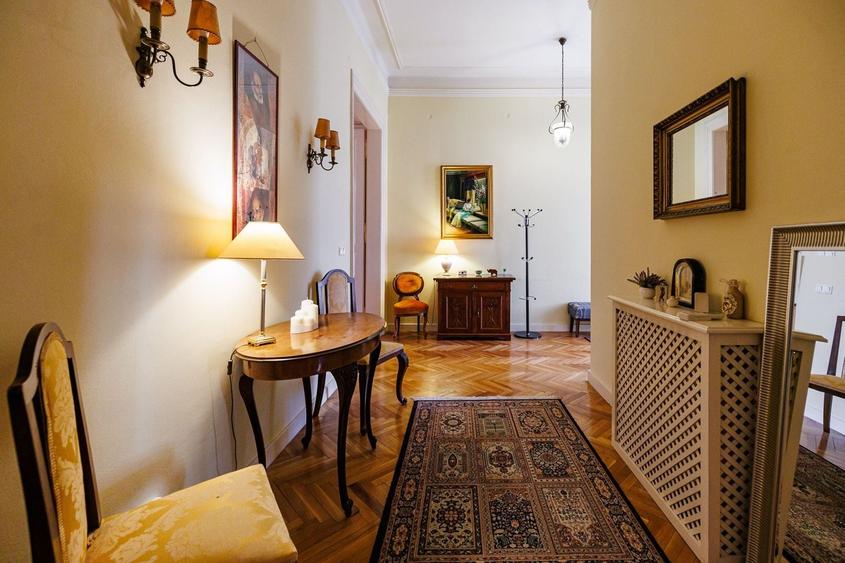 Apartament 3 camere - monument istoric - zona Ultracentrala - Comision 0% - 29