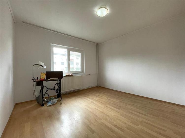Apartament cu 3 camere decomandat în Decebal