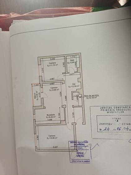Apartament cu 3 camere decomandat în Central
