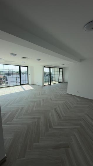 Apartament cu 3 camere semidecomandat în Iancu Nicolae