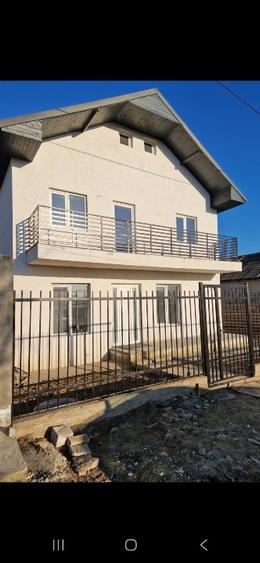 Duplex cu 5 camere cu Canalizare în Lumina