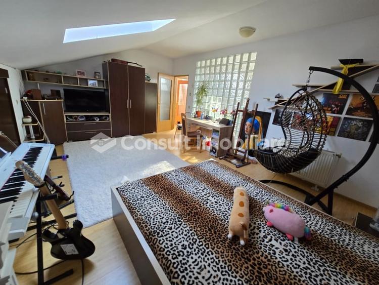 Apartament cu 3 camere semidecomandat, mobilat în Florești
