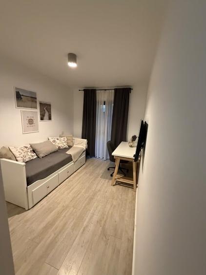 Apartament cu 3 camere decomandat, mobilat în P-ta Presei Libere
