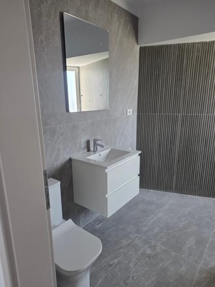 Apartament cu 3 camere semidecomandat în Giurgiului