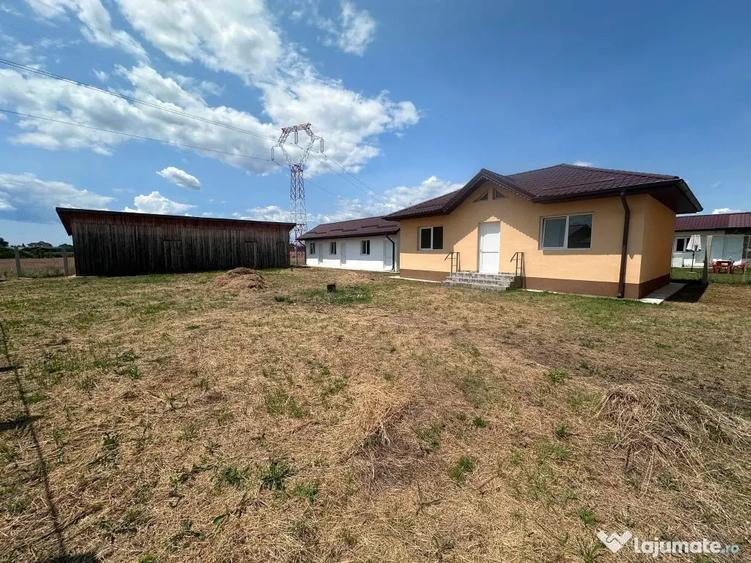 Casă cu 6 camere cu Teren 986 Mp în Central