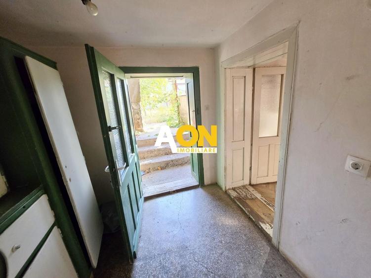 Casă individuală cu 4 camere cu Canalizare în Cetate