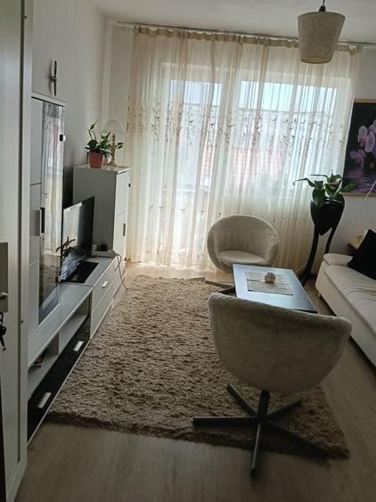 Apartament cu 2 camere semidecomandat în Central