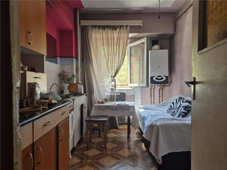 Apartament cu 3 camere decomandat în Păcurari