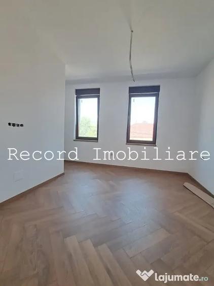 Casă cu 6 camere cu Teren 150 Mp în Gruia