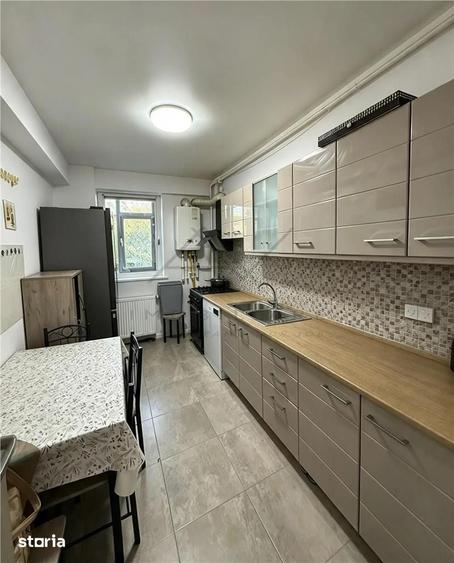 Apartament cu 3 camere decomandat în Central