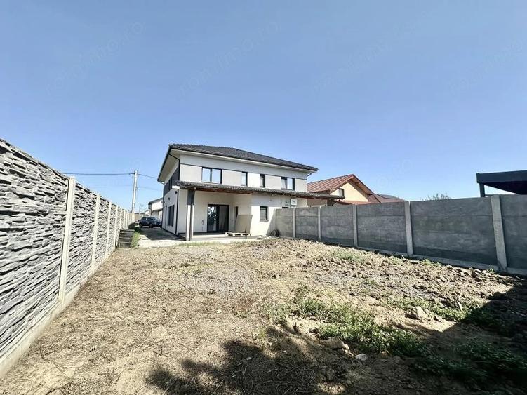 Casă cu 4 camere cu Teren 310 Mp în Bazoș