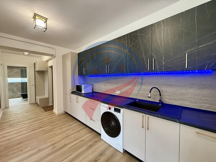 Apartament cu 3 camere semidecomandat, mobilat în 1 Mai