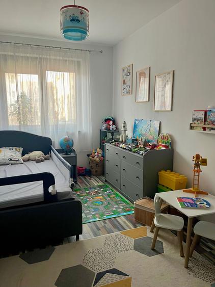 Apartament cu 3 camere decomandat în Tudor