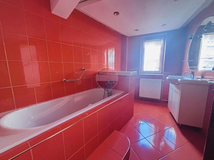 Casă individuală cu 4 camere cu Teren 200 Mp în Dorobanți
