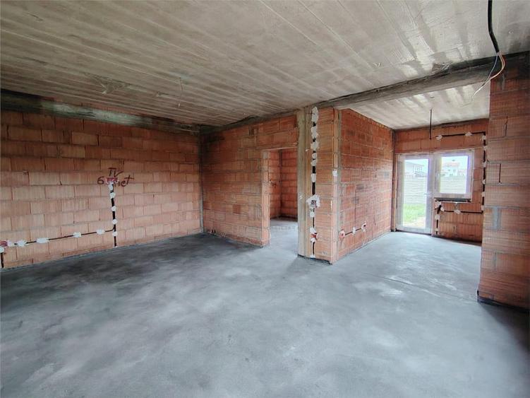 Casă cu 3 camere cu Teren 334 Mp în Moșnița Nouă