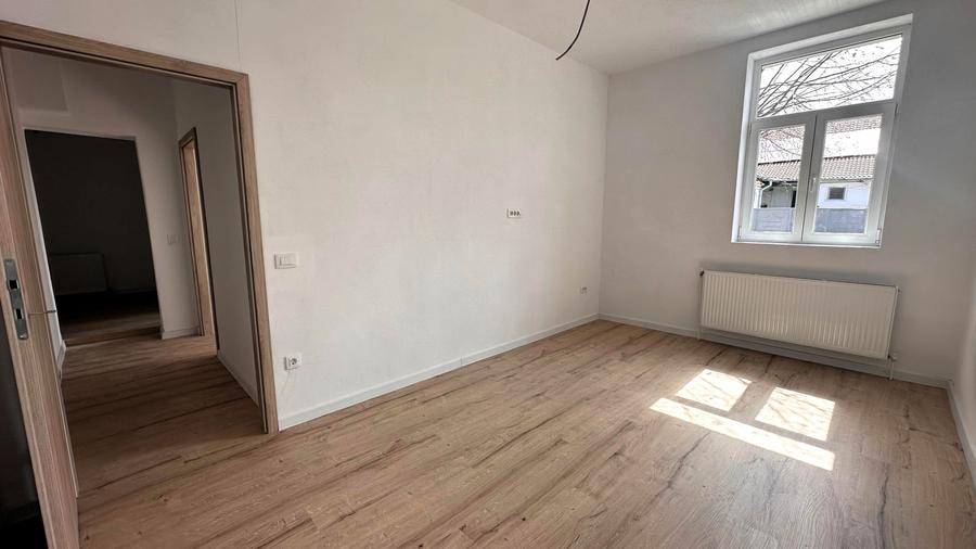 Apartament cu 3 camere în Terezian — fotografia 1