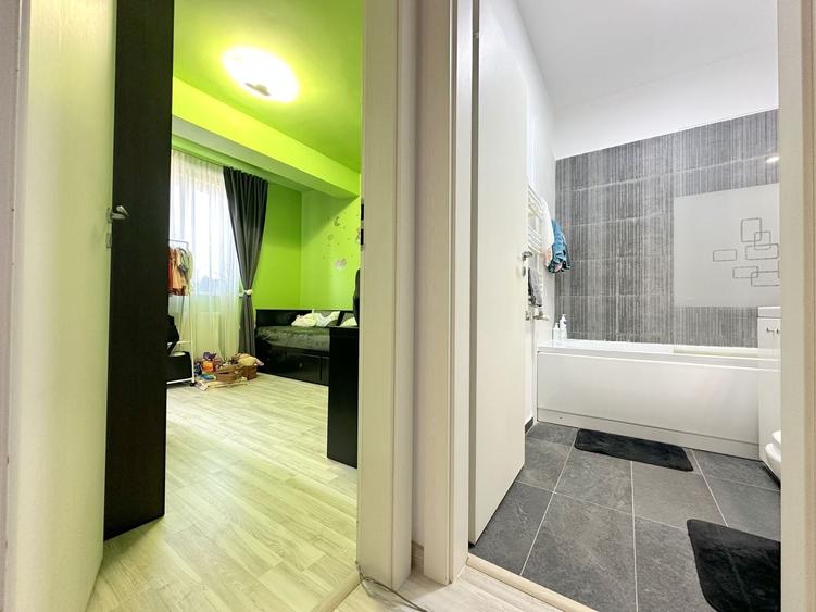 Apartament cu 3 camere semidecomandat, mobilat în Girocului