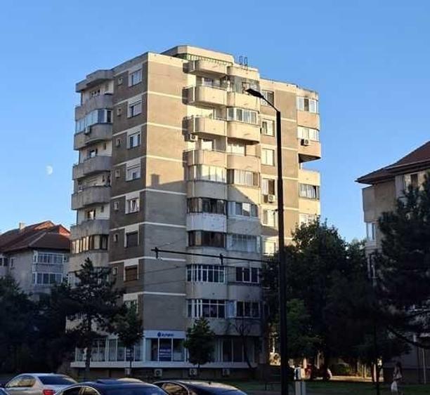 Apartament cu 3 camere decomandat în Nufărul
