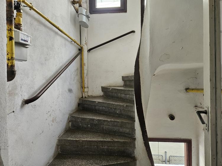 Apartament cu 3 camere semidecomandat în Dorobanți