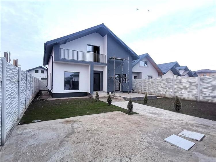 Casă individuală cu 3 camere cu Teren 320 Mp în Central