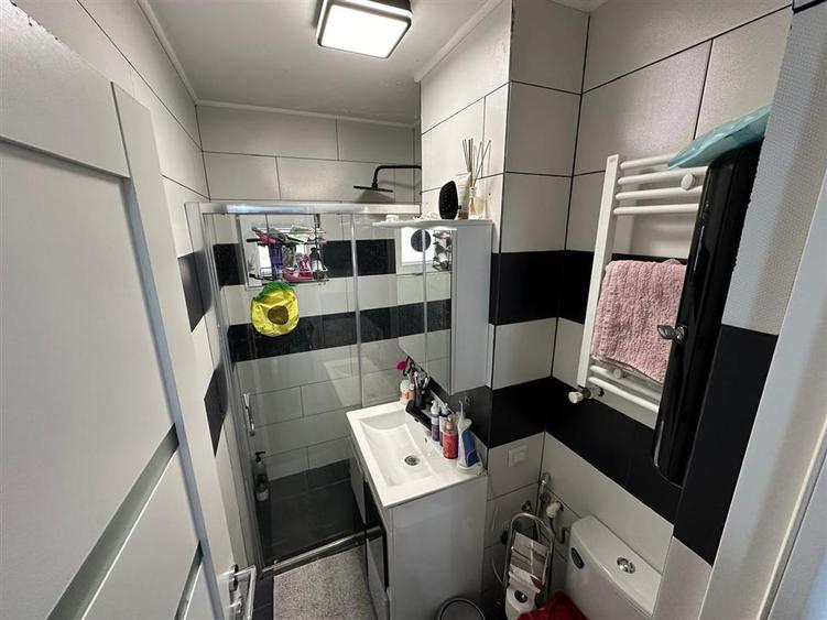 Apartament cu 3 camere semidecomandat în Zimbru