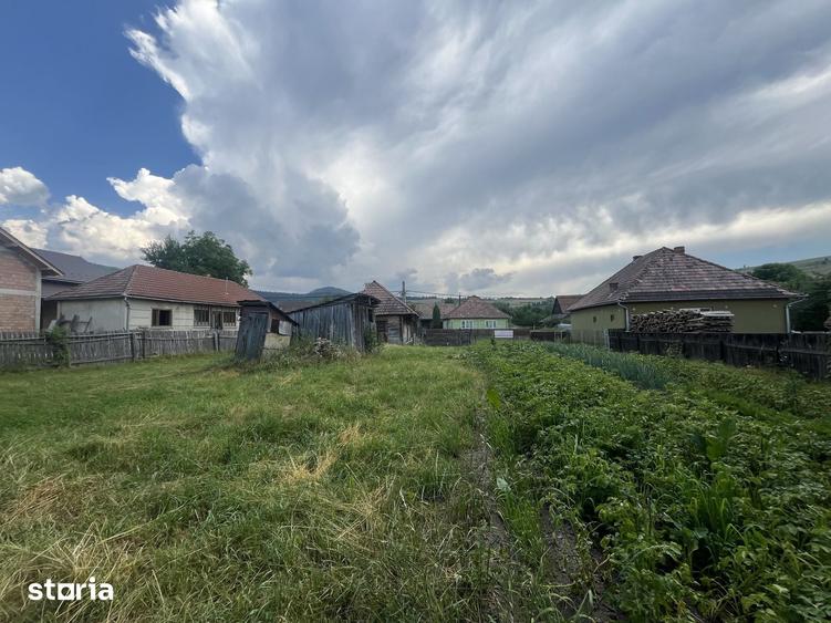 Casă cu 2 camere cu Teren 1424 Mp în Zagon