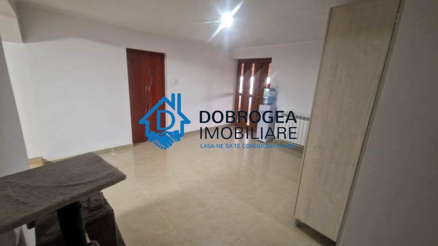 Apartament cu 4 camere decomandat, mobilat în Central