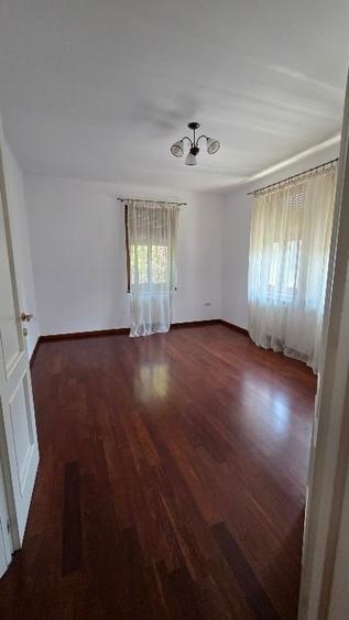 Apartament cu 4 camere decomandat, mobilat în Primăverii