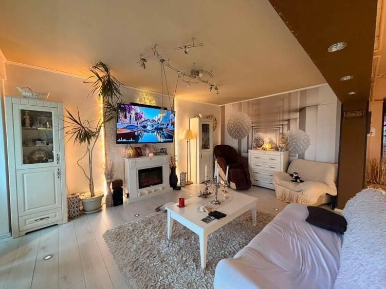 Apartament cu 4 camere decomandat, mobilat în Mazepa 1