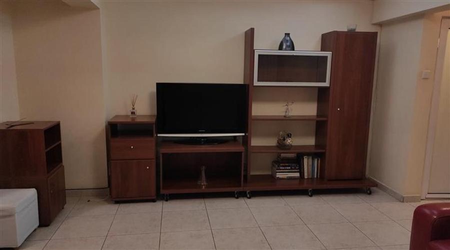 Apartament cu 3 camere semidecomandat în Calea Victoriei