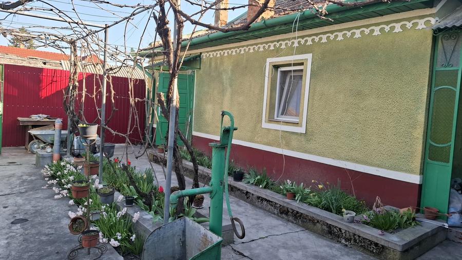 Casă individuală cu 6 camere cu Canalizare în Nădlac