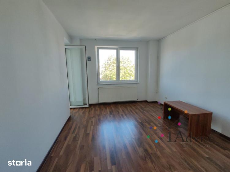 Spațiu comercial, de 65 mp, în Triaj