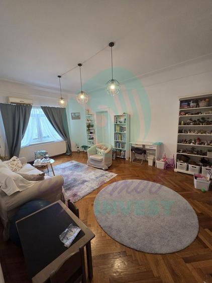 Apartament cu 5 camere semidecomandat în Armeneasca