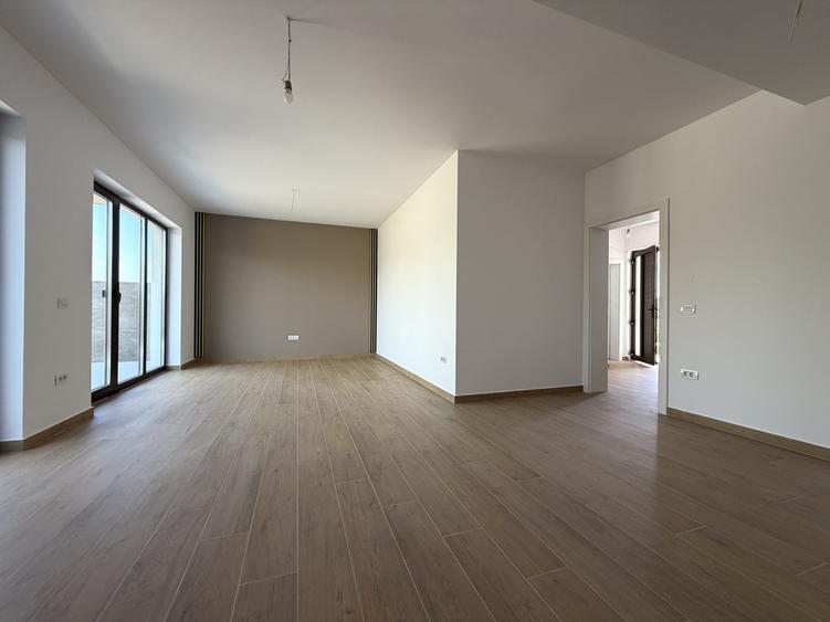 Duplex cu 4 camere cu Canalizare în Covaci