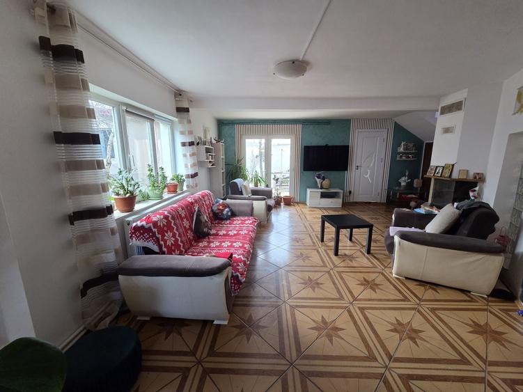 Casă cu 4 camere în Central