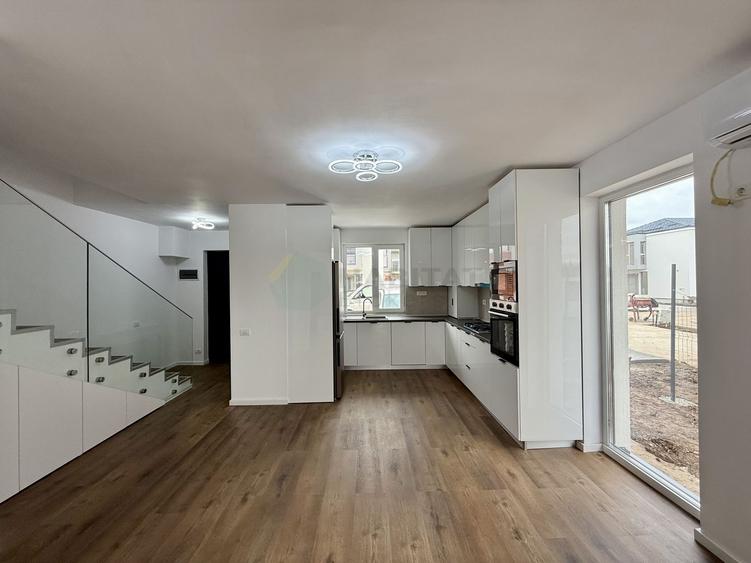 Duplex cu 4 camere cu Canalizare în Tunari