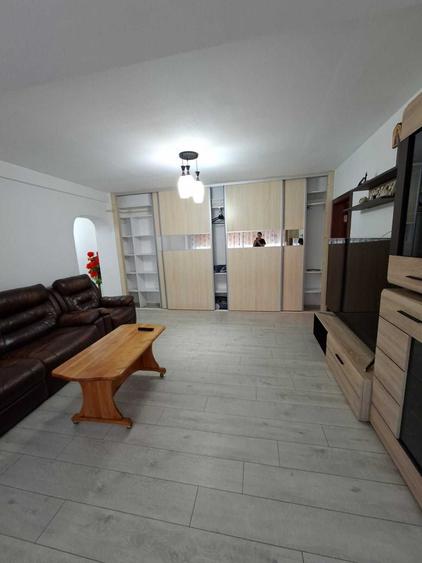 Apartament cu 2 camere decomandat, mobilat în Central
