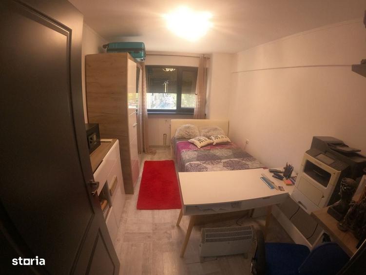 Apartament cu 4 camere decomandat în Uiești