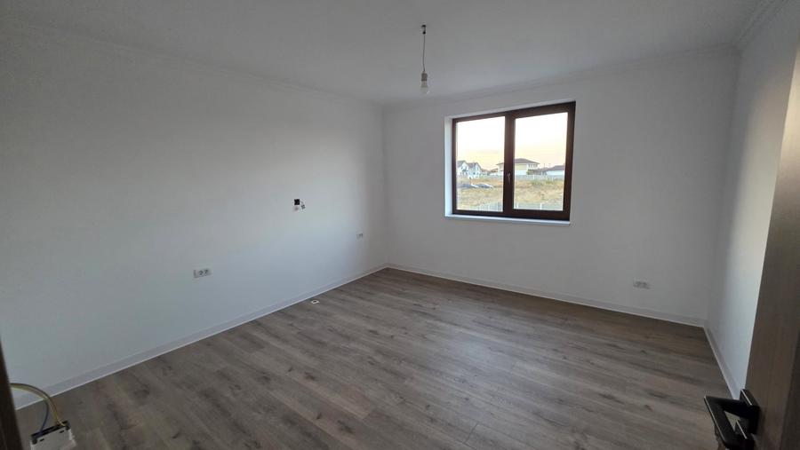 Casă individuală cu 3 camere cu Canalizare în Sânandrei