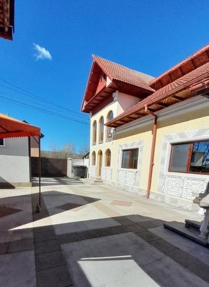 Casă individuală cu 6 camere cu Canalizare în Lunca (Voinești)