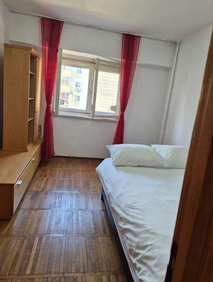 Apartament cu 3 camere decomandat în 1 Mai