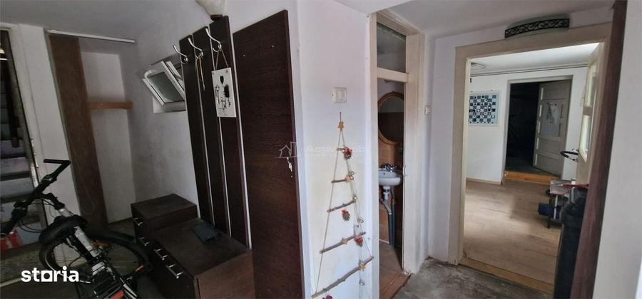 Casă cu 4 camere în Muncitoresc
