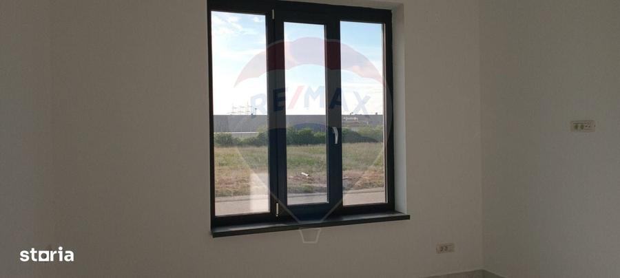 Casă cu 4 camere decomandat în Vladimirescu