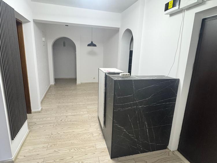 Apartament cu 4 camere decomandat în Primăverii
