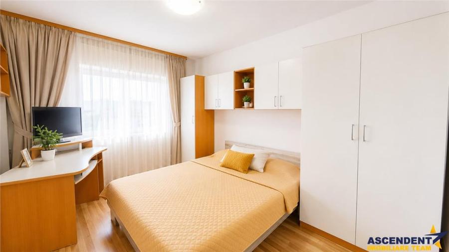 Apartament cu 3 camere decomandat în 13 Decembrie