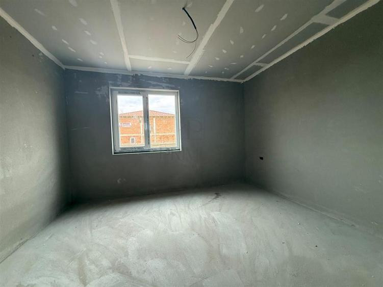 Duplex cu 3 camere cu Canalizare în Moșnița Nouă
