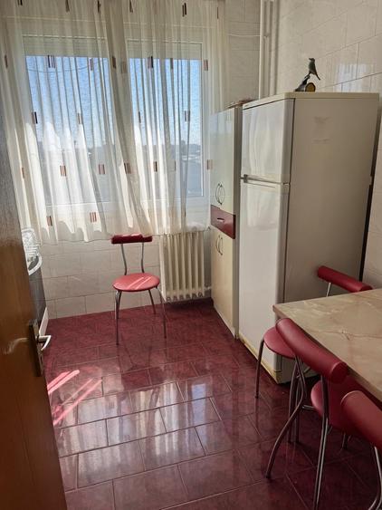 Apartament cu 3 camere semidecomandat în Bucur Obor